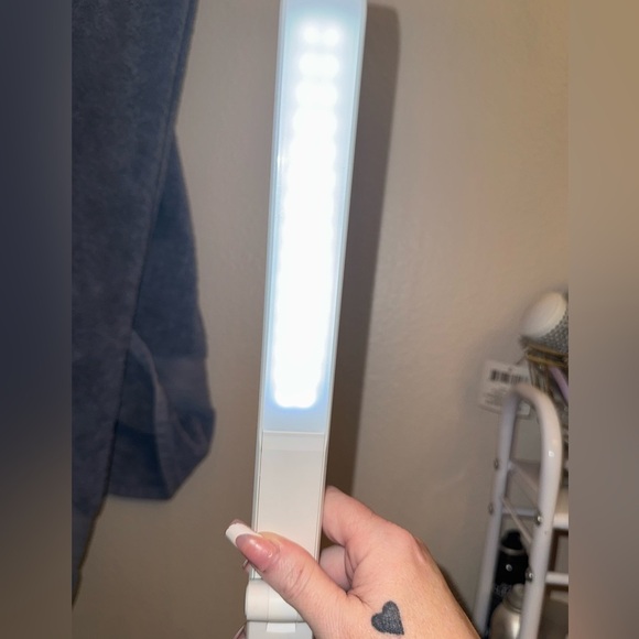 Tzumi 7998 Qi Wireless Phone Charging Desk Lamp white slim design - Picture 15 of 16